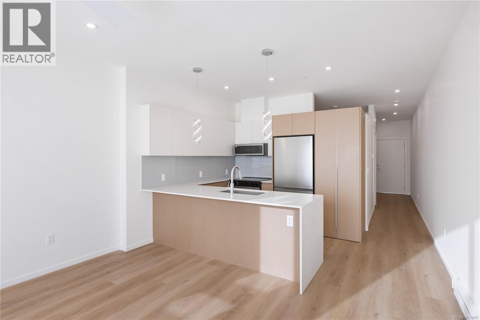 214 2374 Oakville Avenue, Sidney