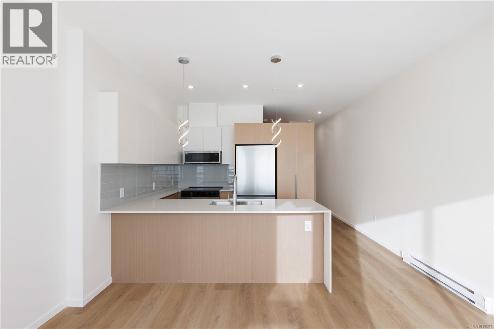 214 2374 Oakville Avenue, Sidney