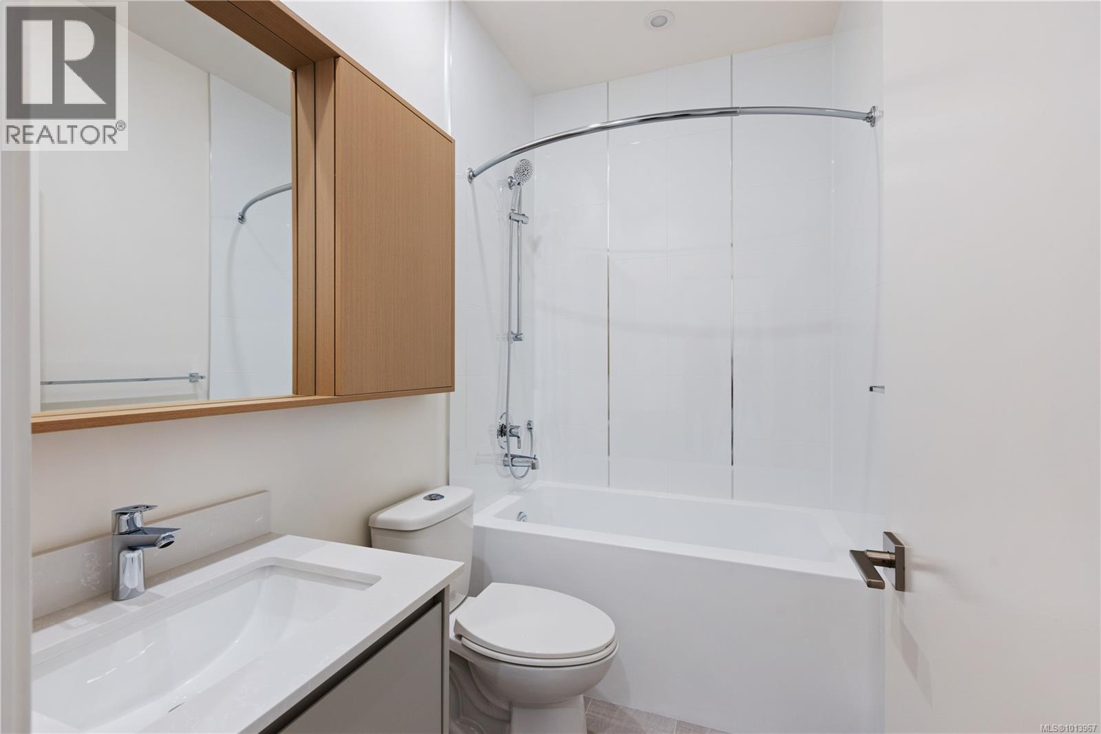 214 2374 Oakville Avenue, Sidney