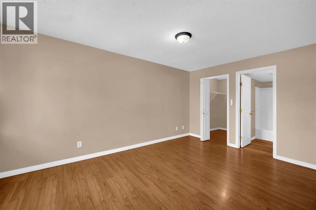 Single Family House for Sale in   Valleyview Park SE Dover Calgary 