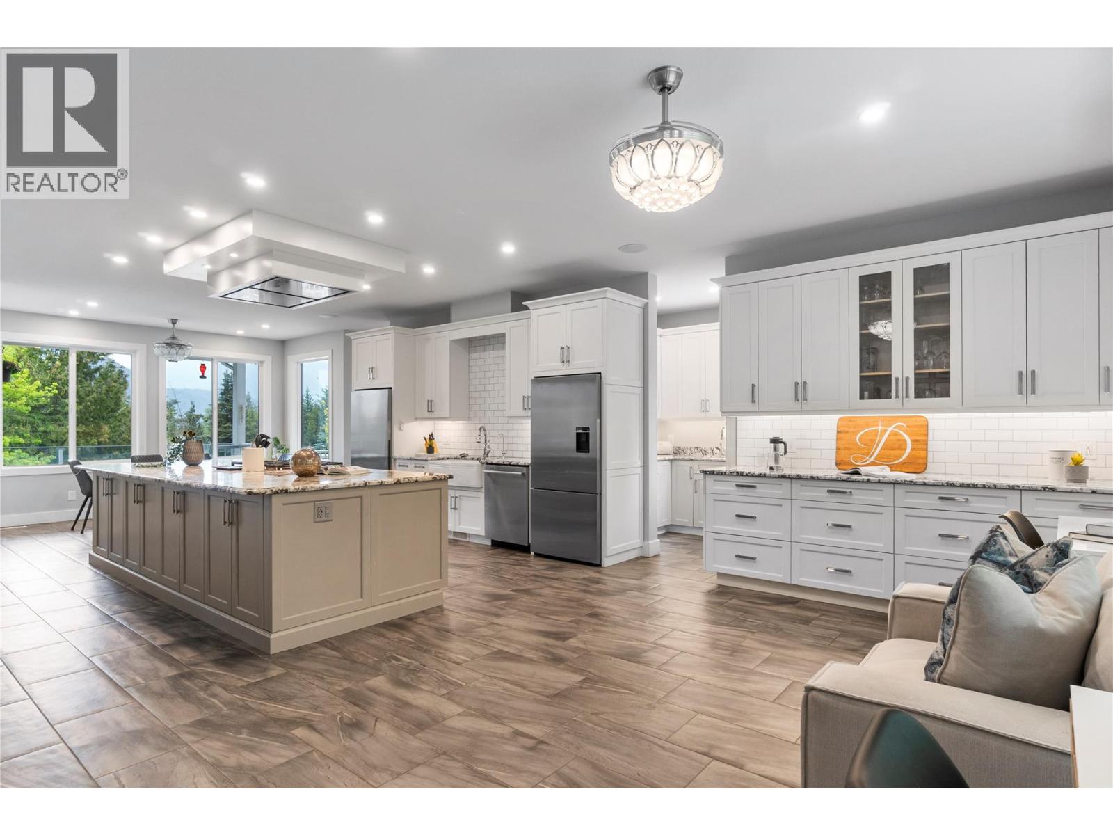 2030 Canoe Beach Drive Northeast, Salmon Arm