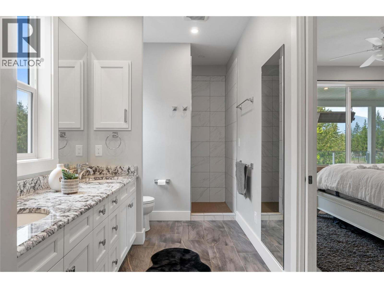 2030 Canoe Beach Drive Northeast, Salmon Arm
