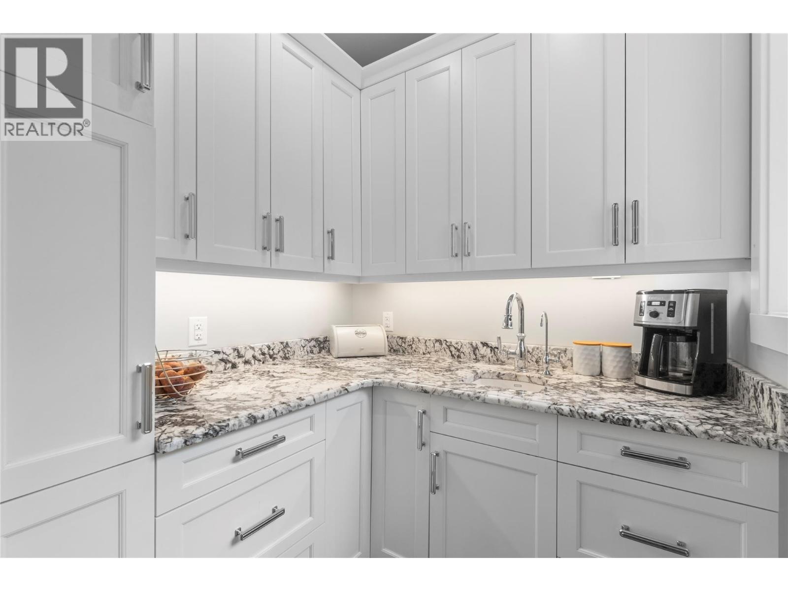 2030 Canoe Beach Drive Northeast, Salmon Arm