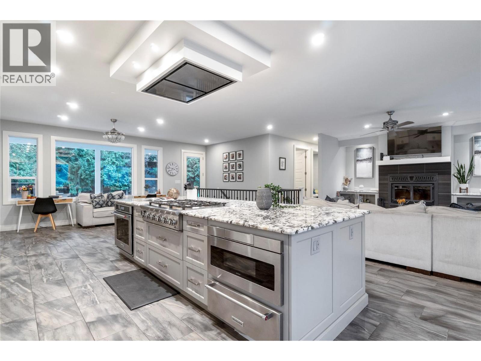 2030 Canoe Beach Drive Northeast, Salmon Arm
