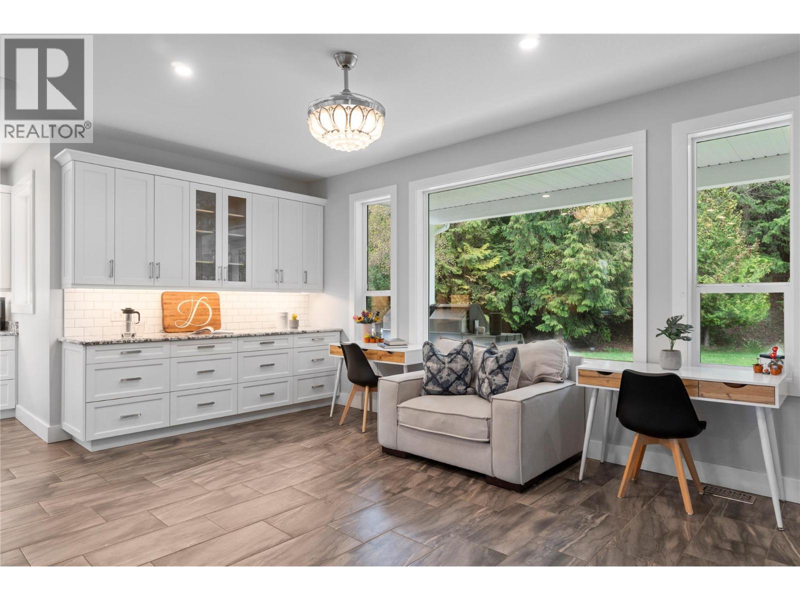 2030 Canoe Beach Drive Northeast, Salmon Arm