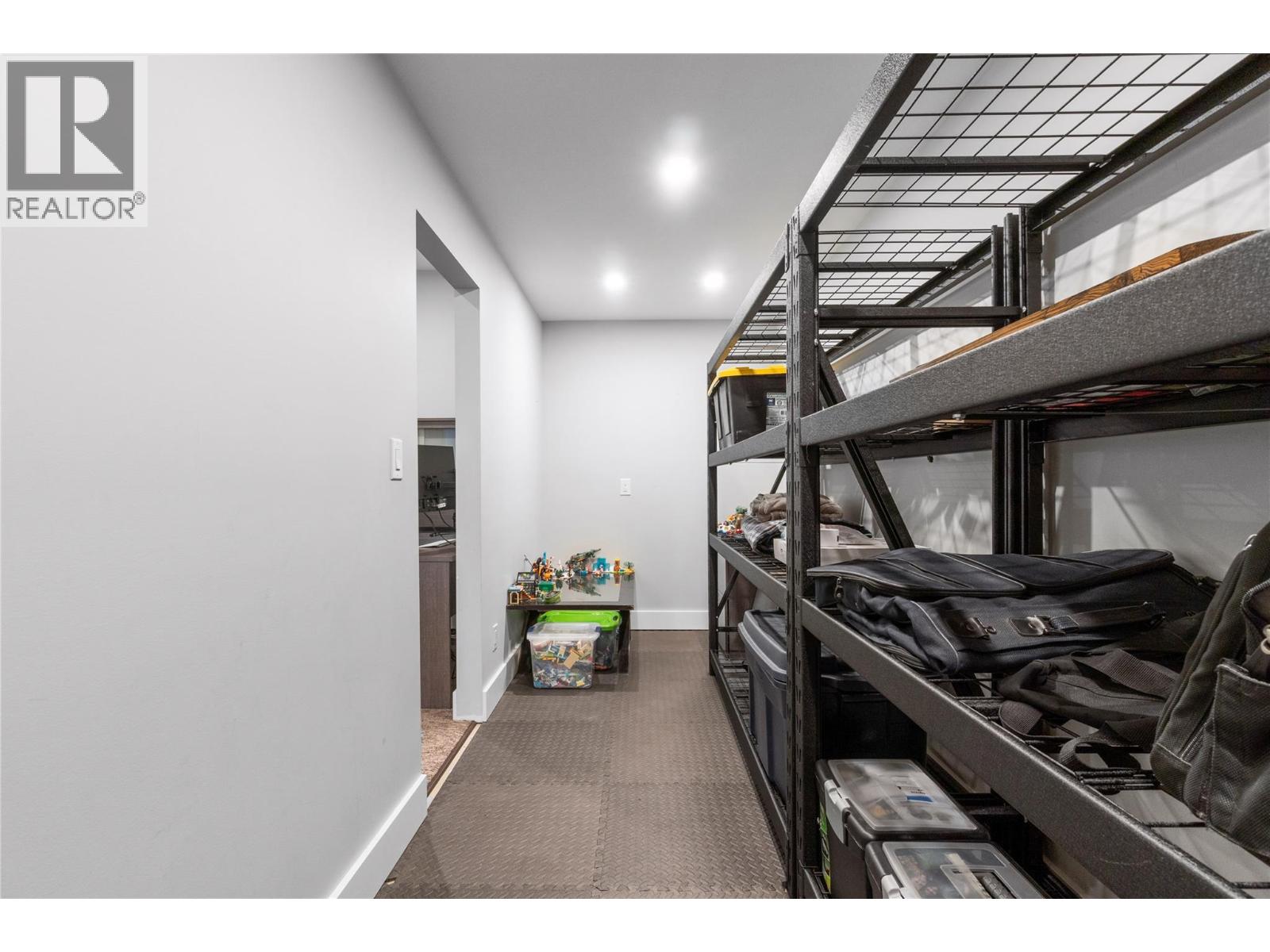 2030 Canoe Beach Drive Northeast, Salmon Arm