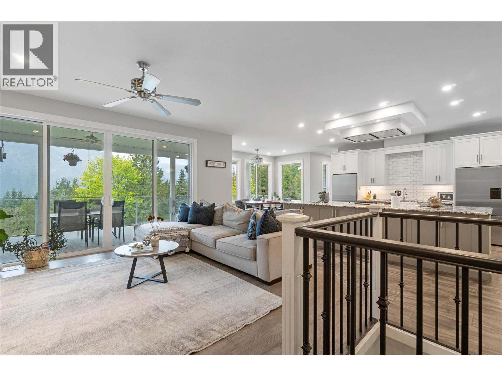 2030 Canoe Beach Drive Northeast, Salmon Arm
