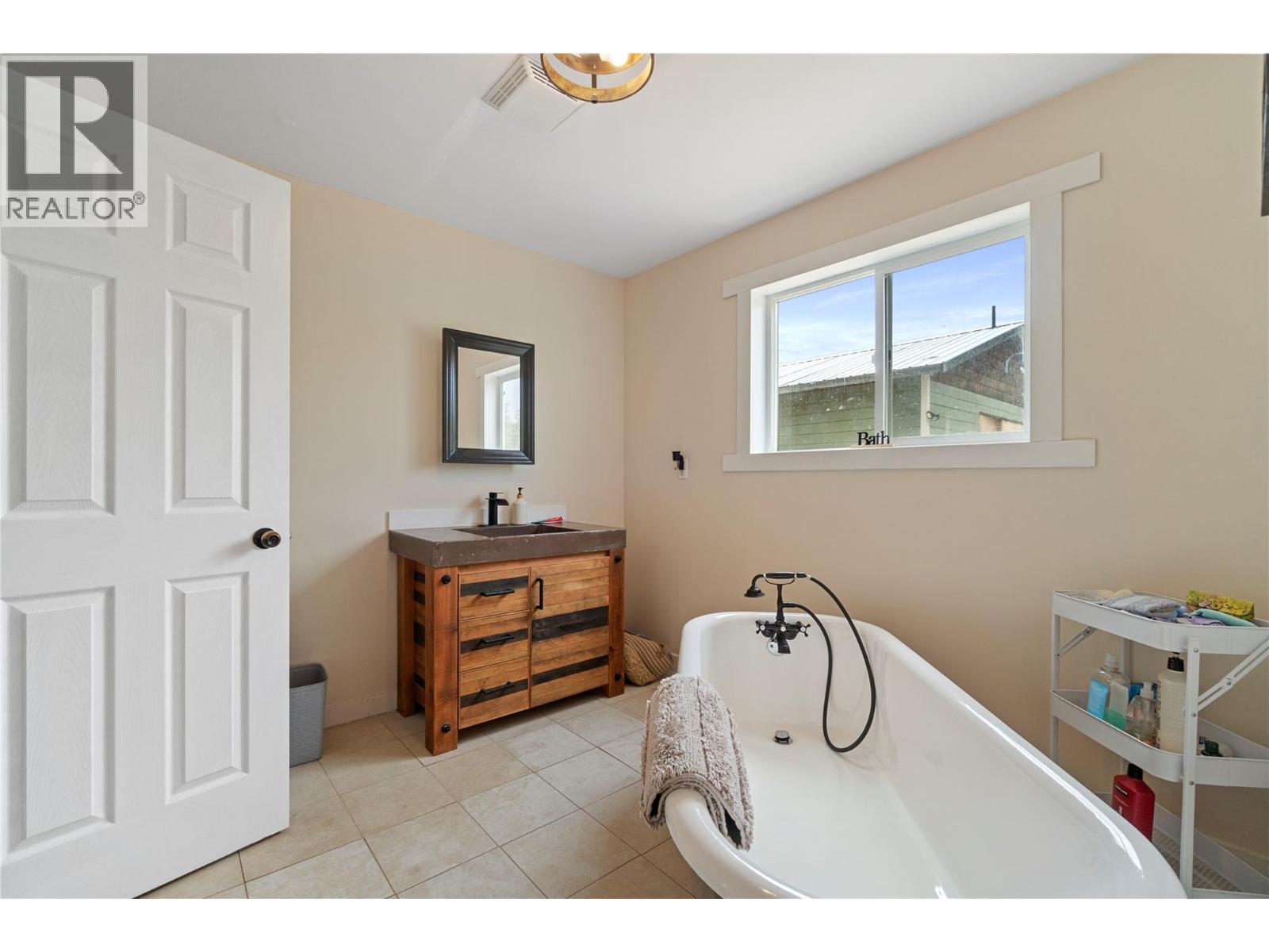 4150 20 Avenue SE, Salmon Arm