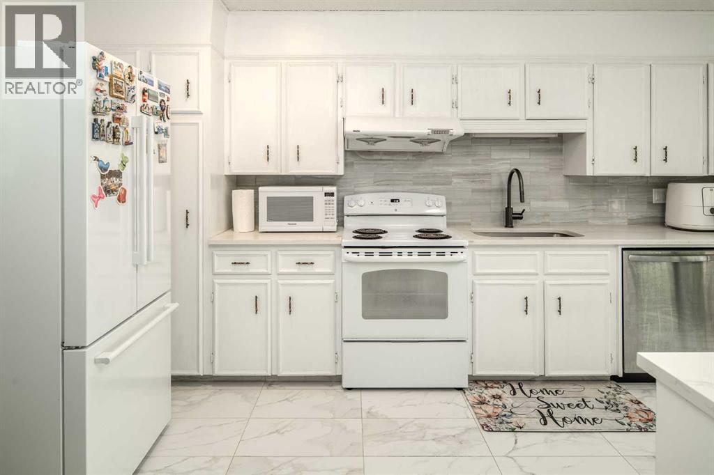 Single Family House Bi-level for Sale in  Edenwold Drive NW Edgemont Calgary 