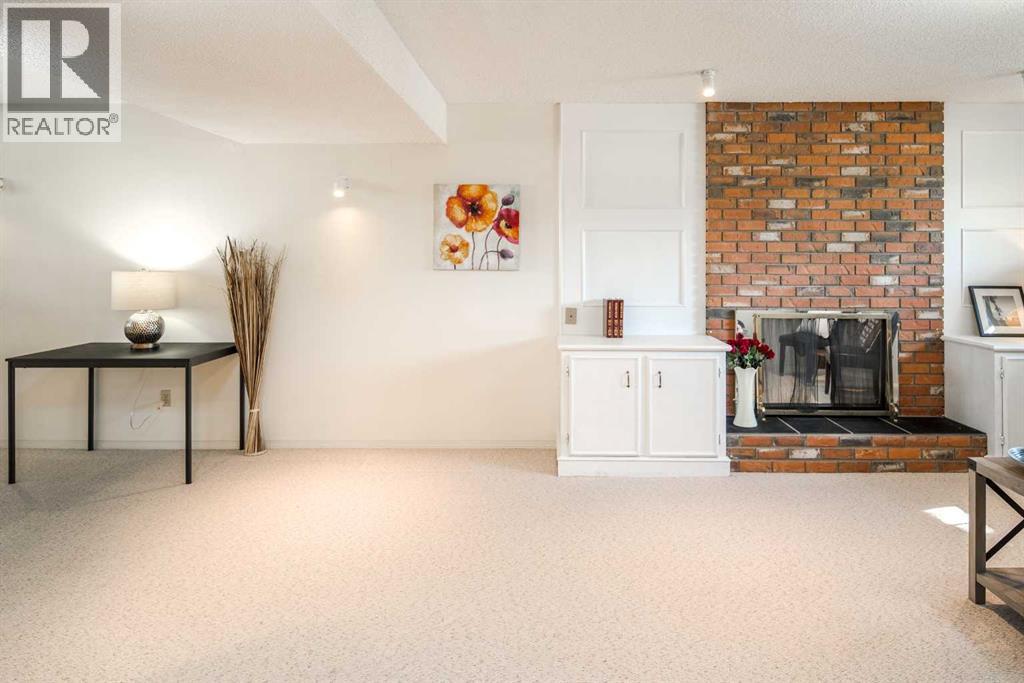 Single Family House Bi-level for Sale in  Edenwold Drive NW Edgemont Calgary 