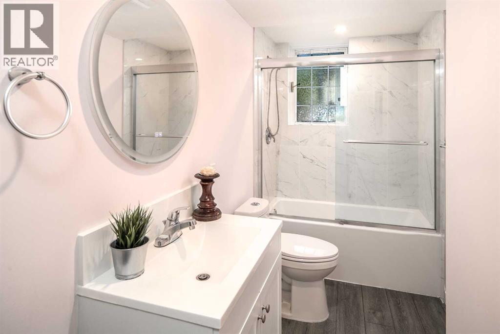 Single Family House Bi-level for Sale in  Edenwold Drive NW Edgemont Calgary 