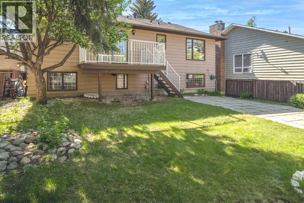 Single Family House Bi-level for Sale in  Edenwold Drive NW Edgemont Calgary 