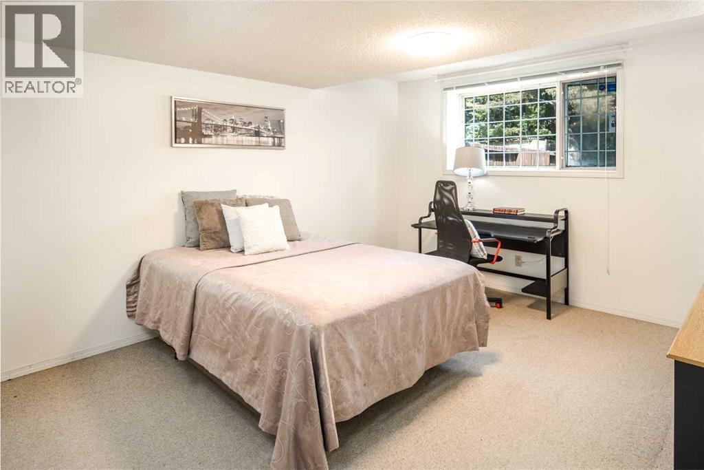 Single Family House Bi-level for Sale in  Edenwold Drive NW Edgemont Calgary 