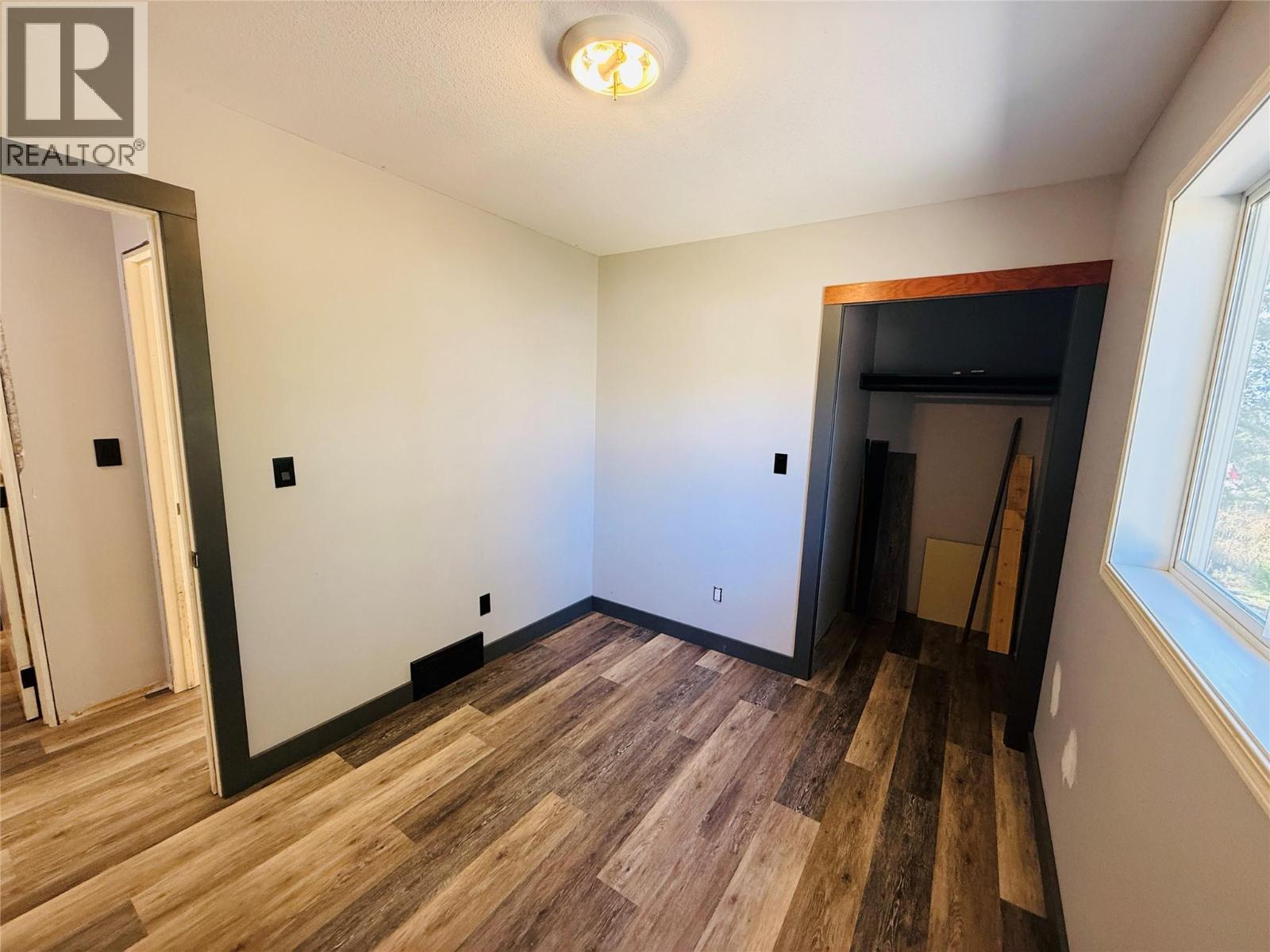 1B Wolf Crescent, Windermere