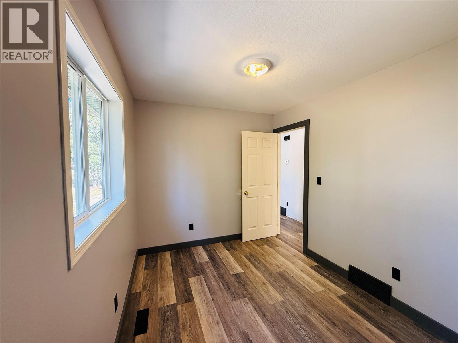 1B Wolf Crescent, Windermere