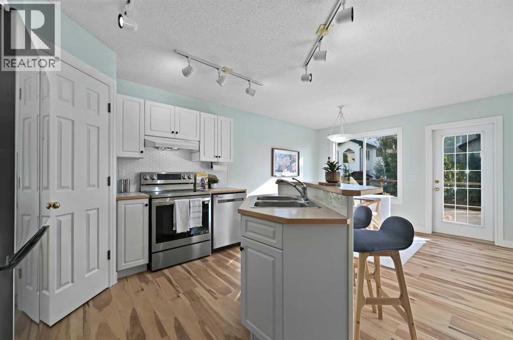 Single Family House for Sale in  Arbour Stone Close NW Arbour Lake Calgary 
