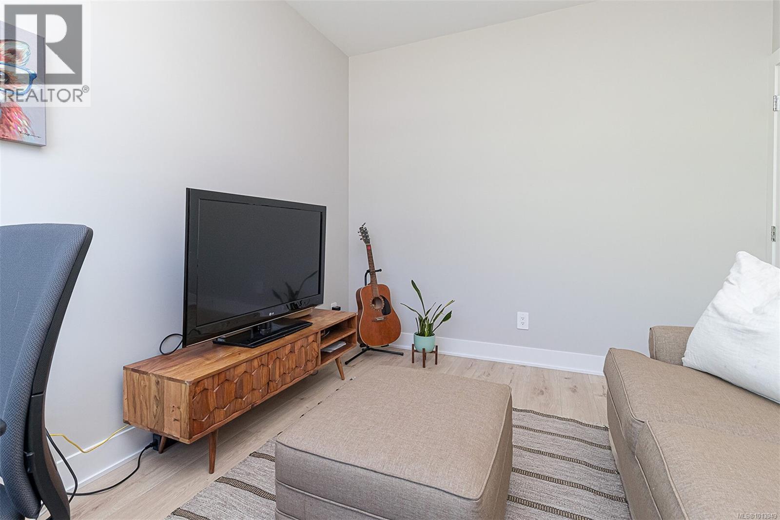  1298 Centauri Drive, Langford