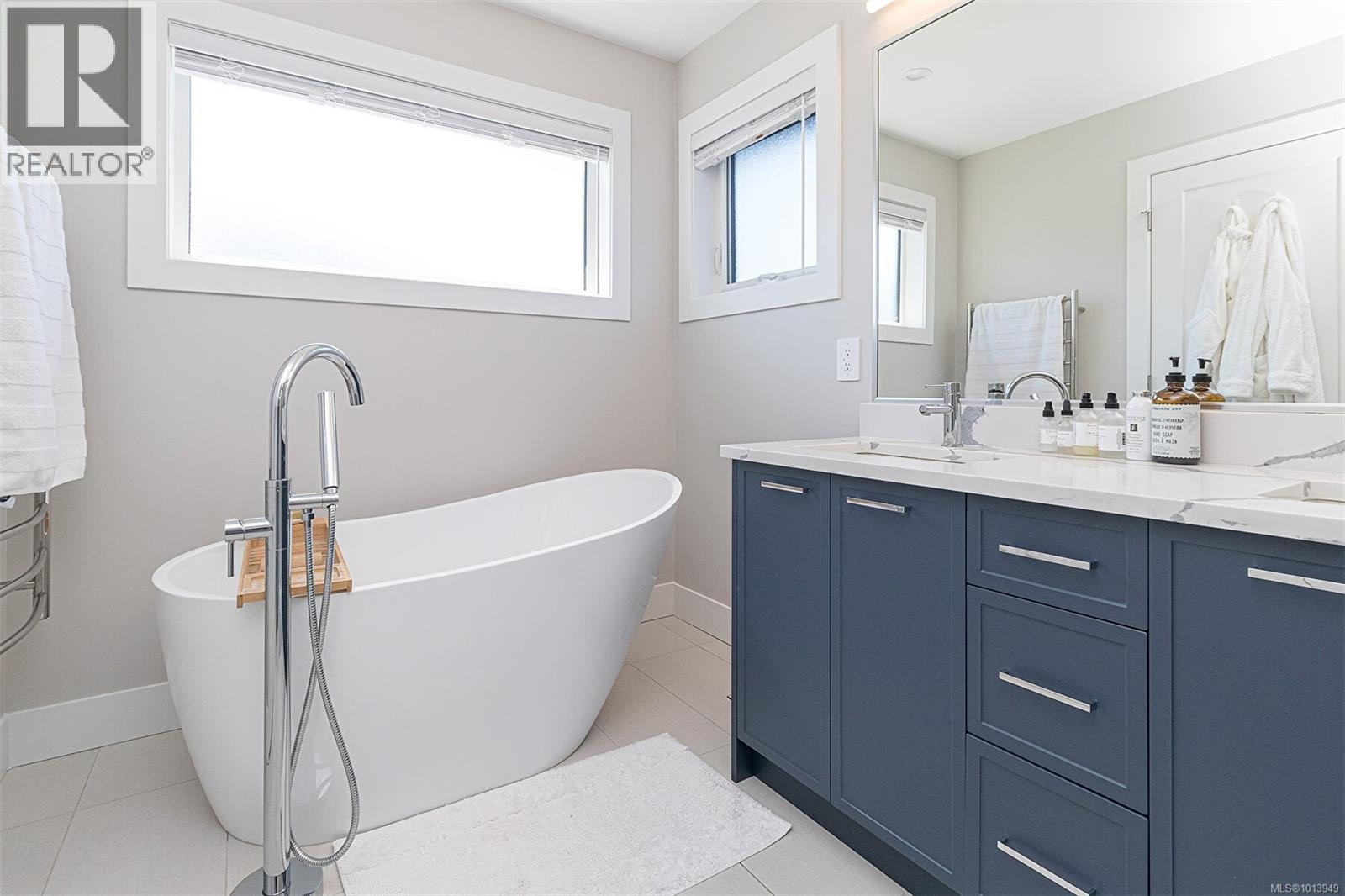  1298 Centauri Drive, Langford