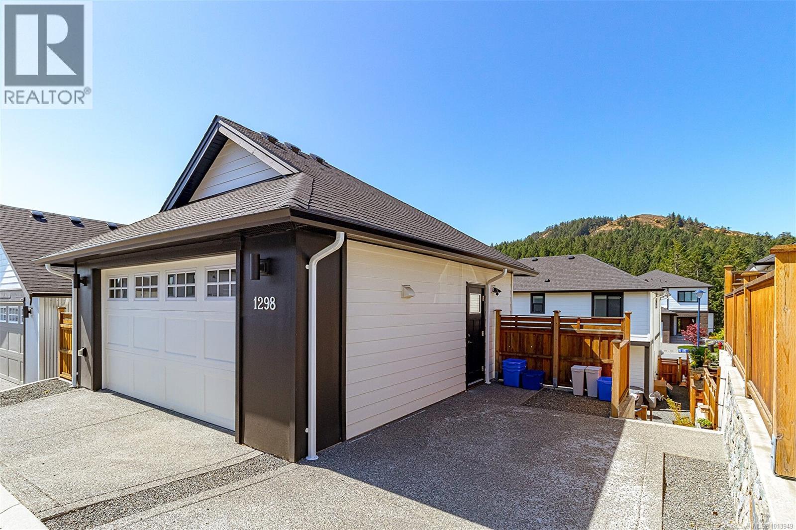  1298 Centauri Drive, Langford