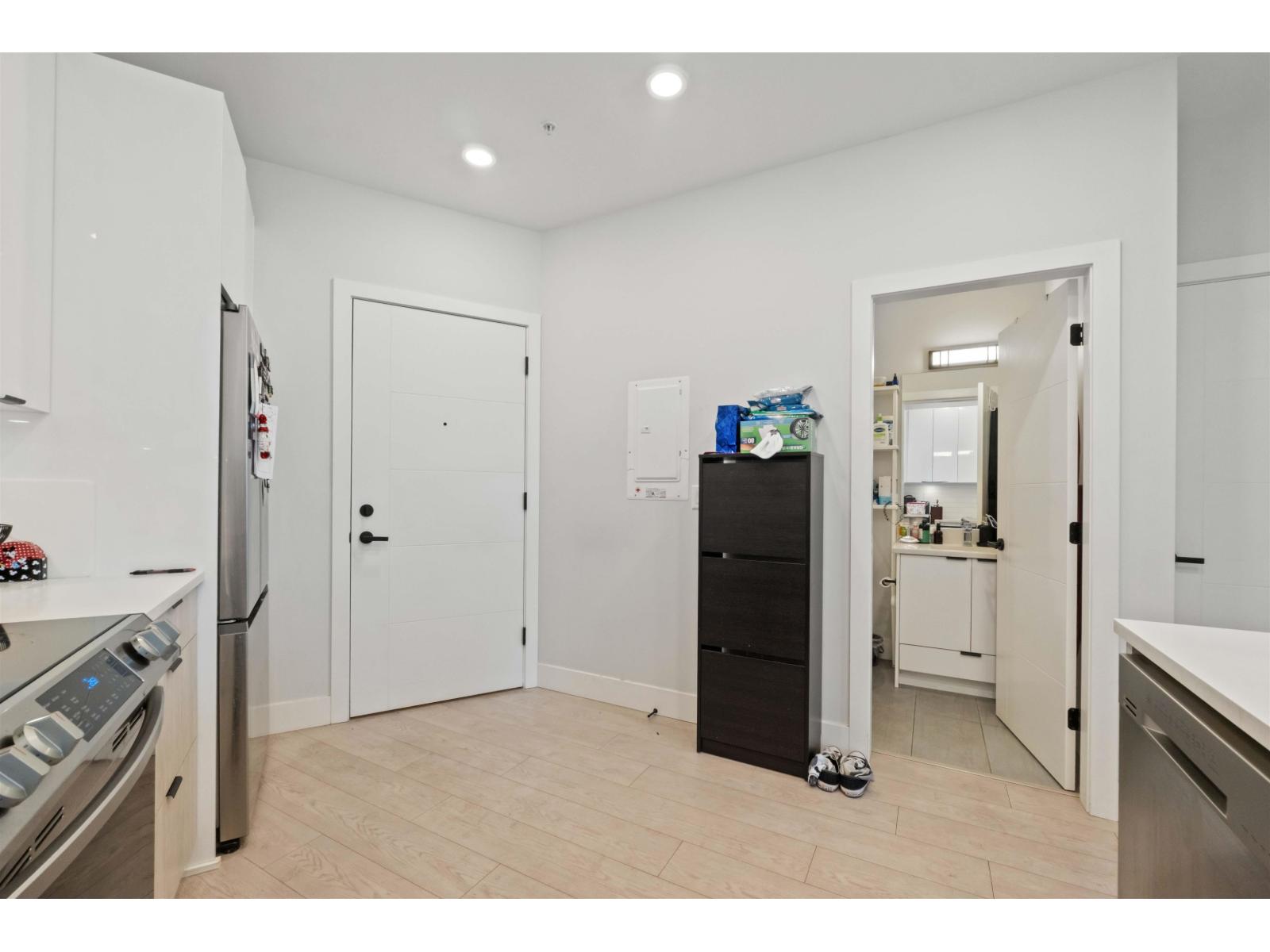 102 20360 LOGAN AVENUE, Langley