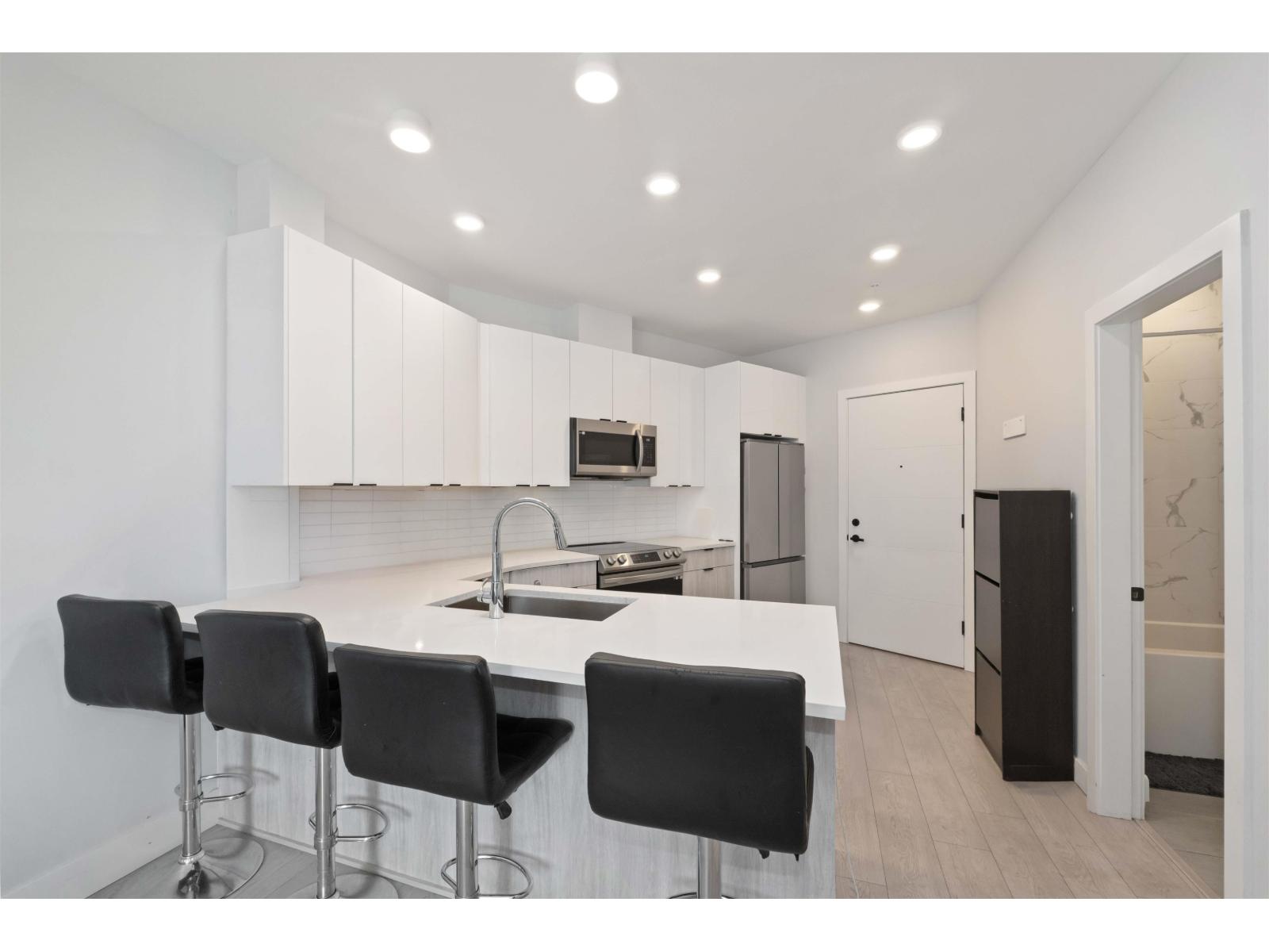 102 20360 LOGAN AVENUE, Langley