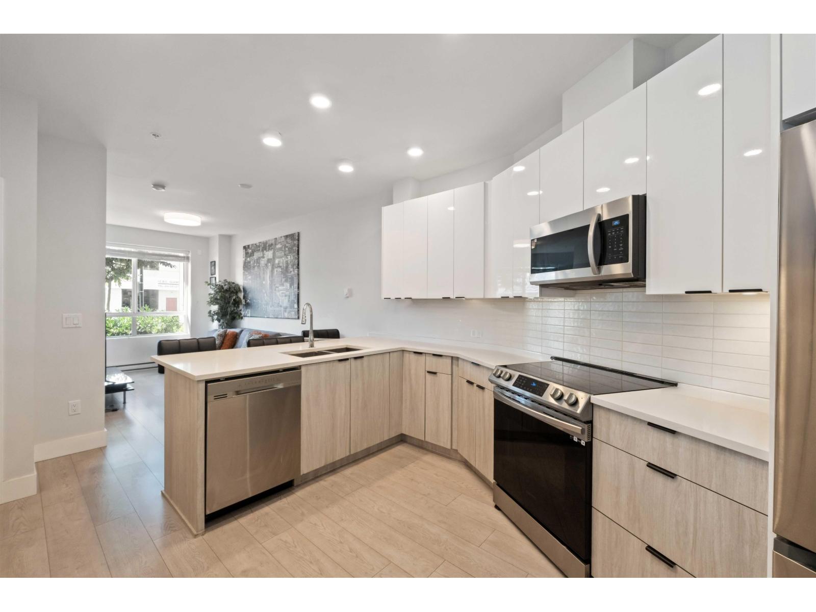 102 20360 LOGAN AVENUE, Langley