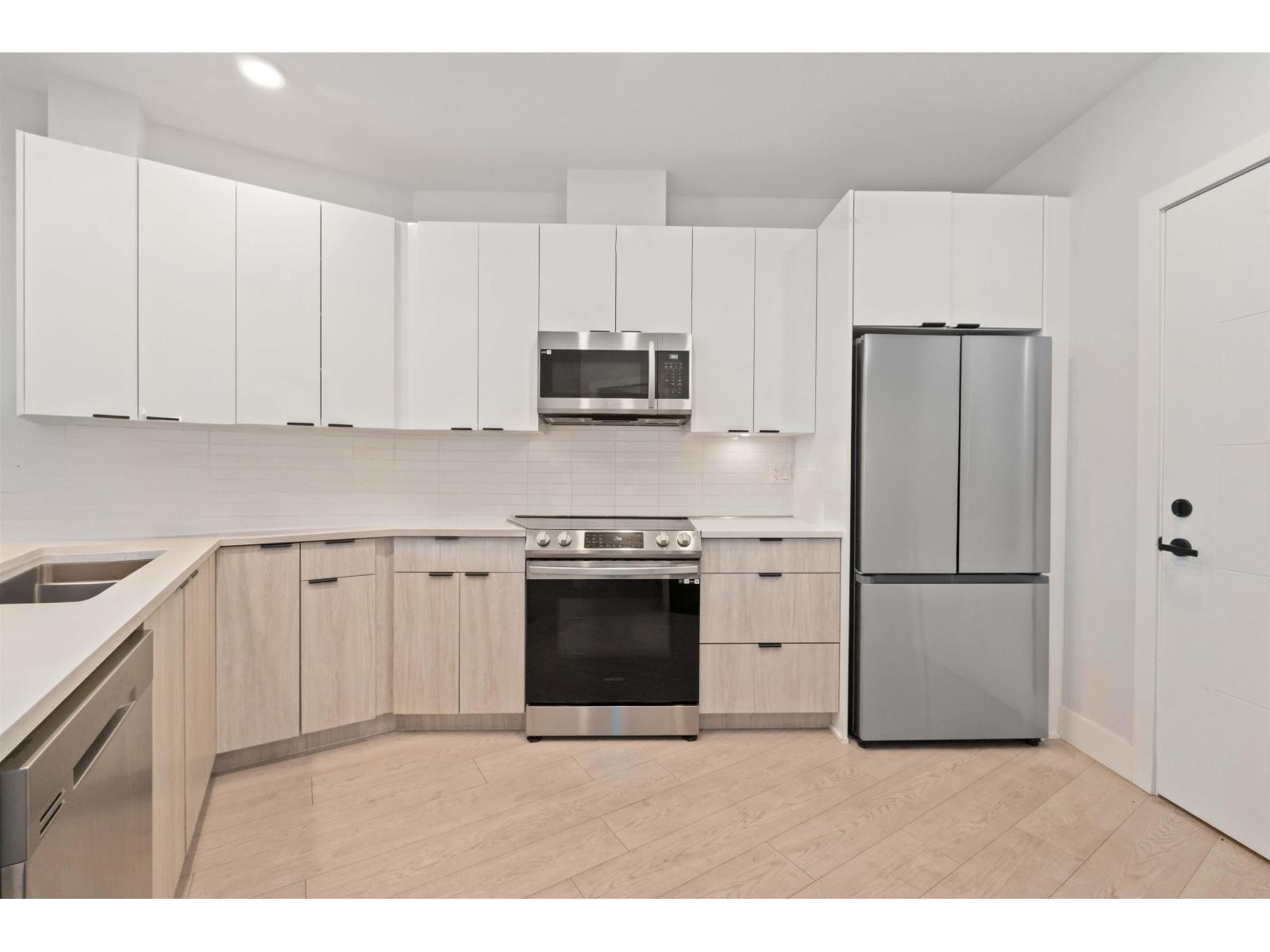 102 20360 LOGAN AVENUE, Langley