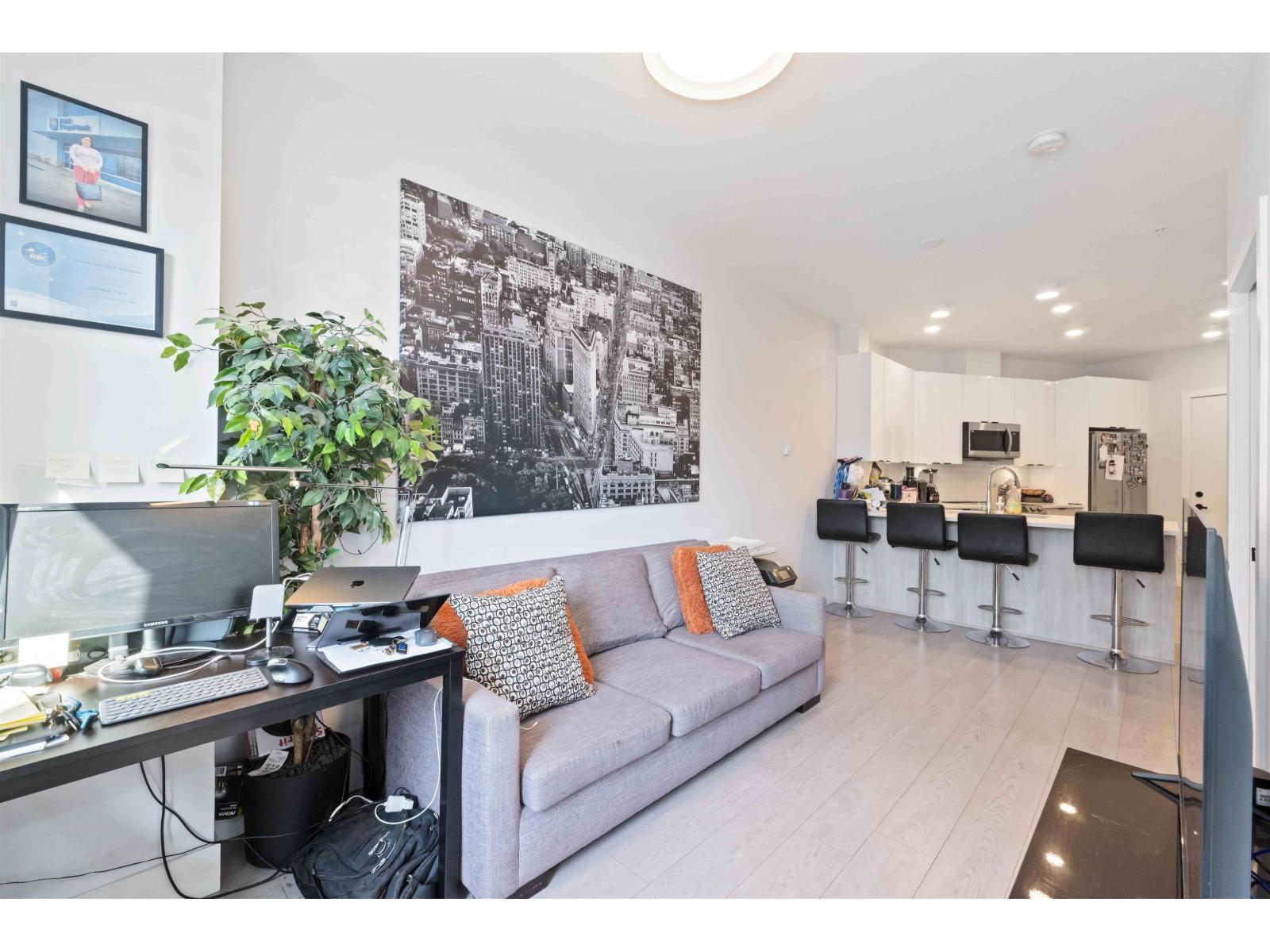 102 20360 LOGAN AVENUE, Langley