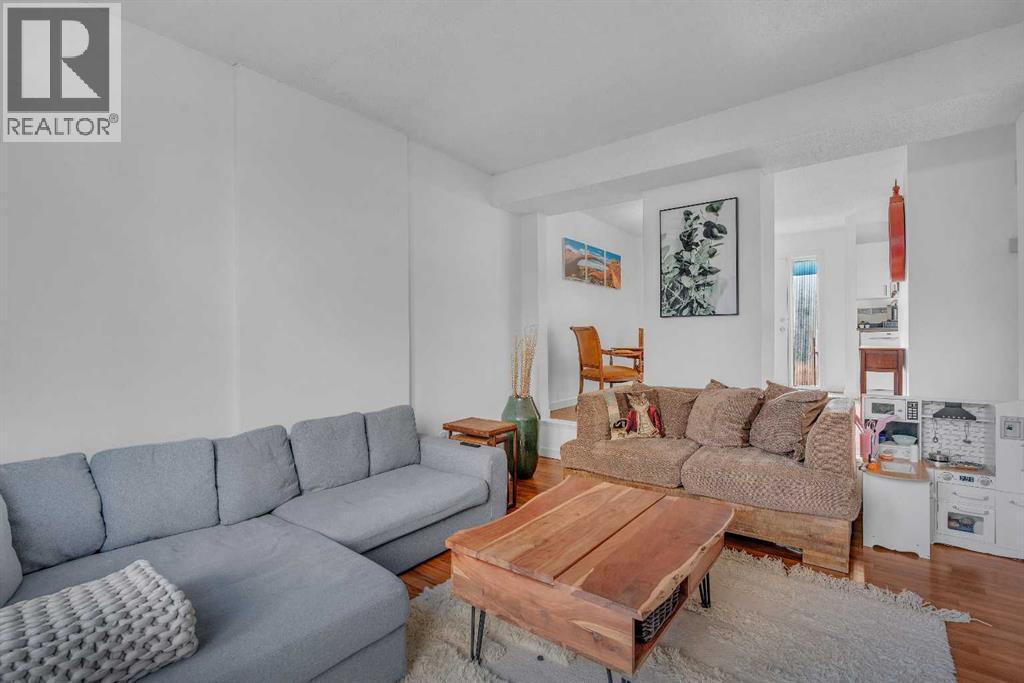 Single Family House for Sale in   Silvercreek Close NW Silver Springs Calgary 