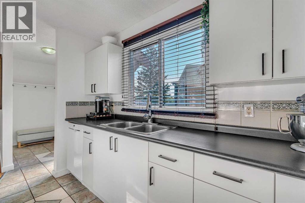 Single Family House for Sale in   Silvercreek Close NW Silver Springs Calgary 