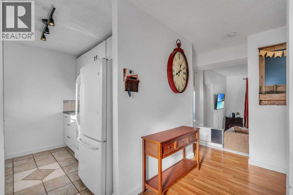 Single Family House for Sale in   Silvercreek Close NW Silver Springs Calgary 