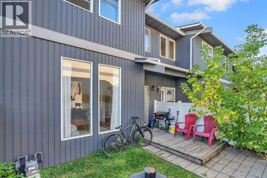 Single Family House for Sale in   Silvercreek Close NW Silver Springs Calgary 