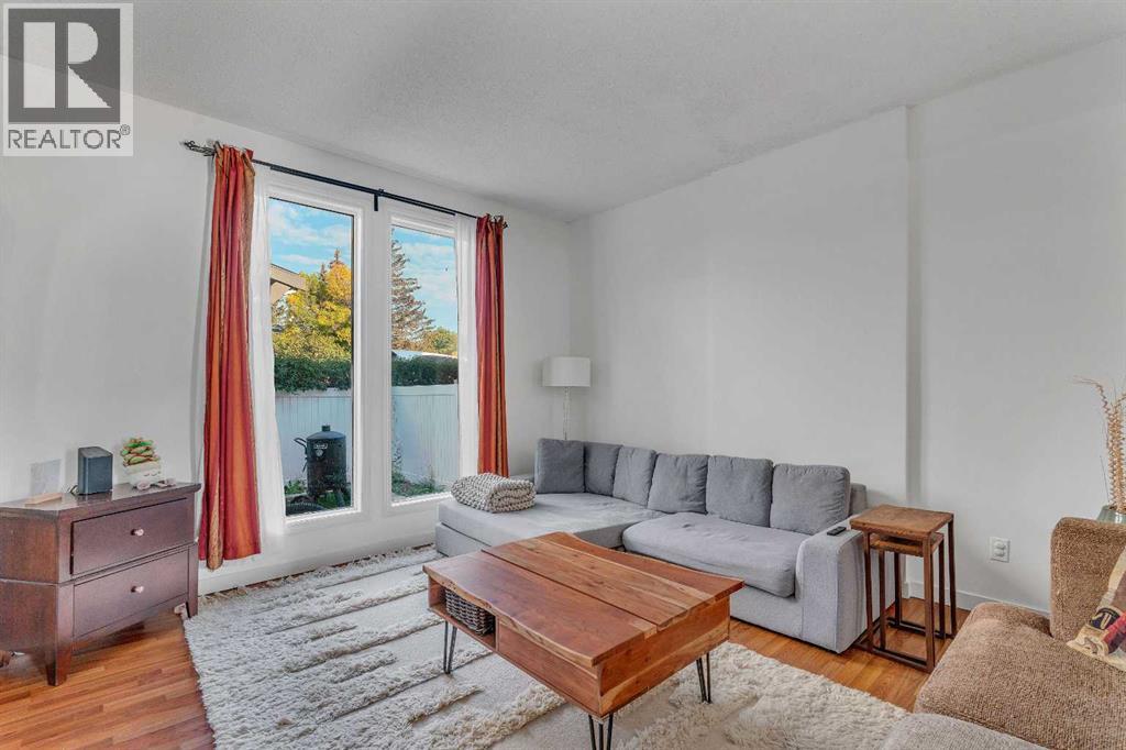 Single Family House for Sale in   Silvercreek Close NW Silver Springs Calgary 