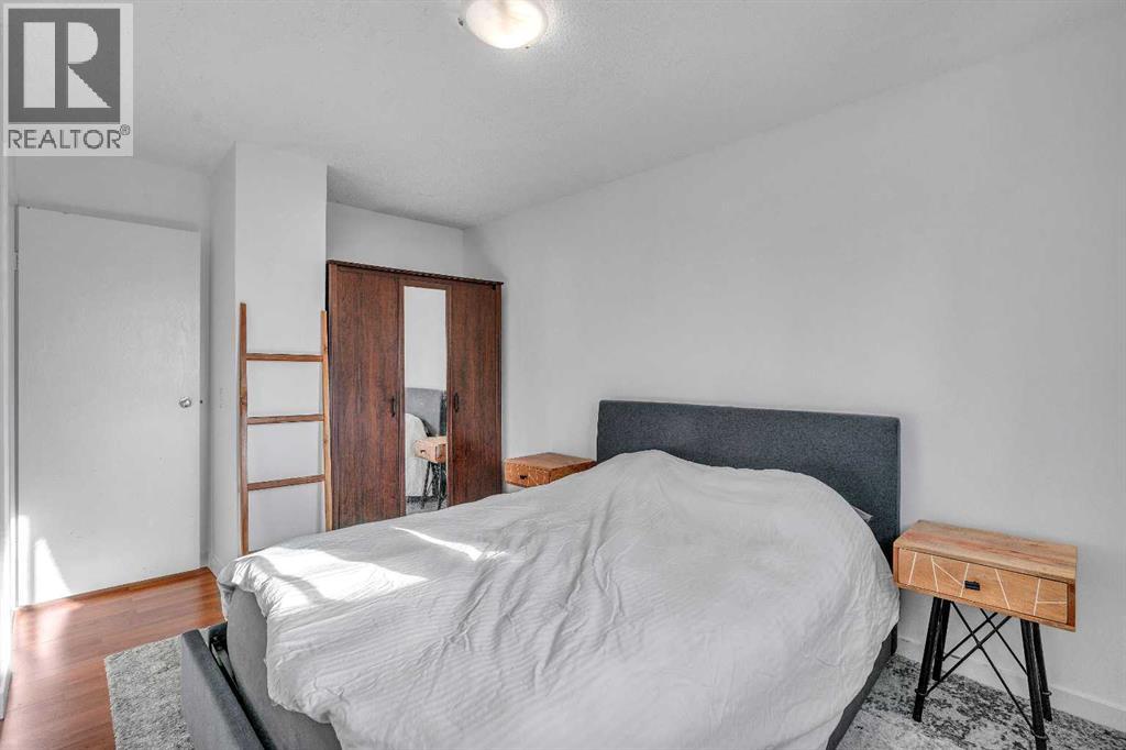 Single Family House for Sale in   Silvercreek Close NW Silver Springs Calgary 