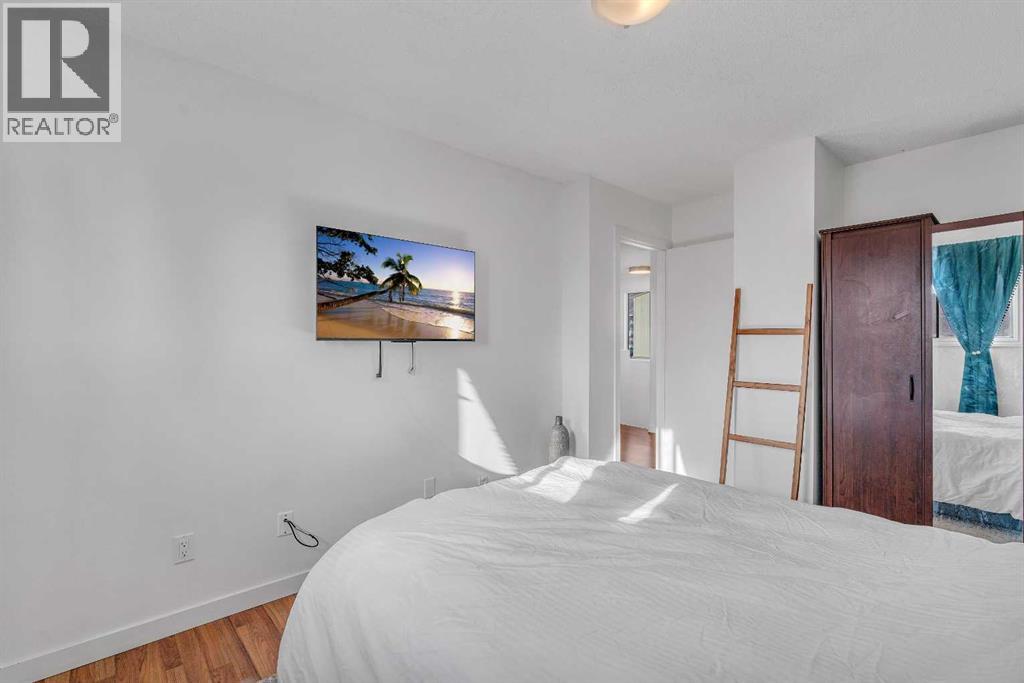 Single Family House for Sale in   Silvercreek Close NW Silver Springs Calgary 