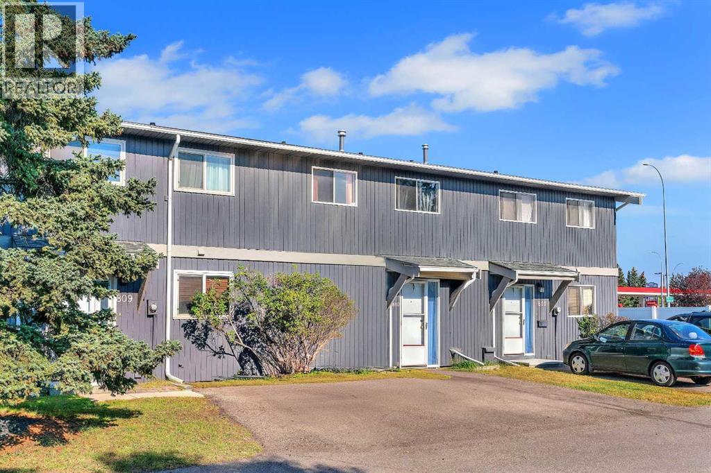 Single Family House for Sale in   Silvercreek Close NW Silver Springs Calgary 