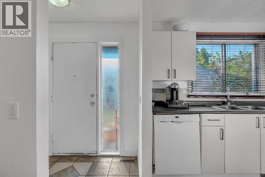 Single Family House for Sale in   Silvercreek Close NW Silver Springs Calgary 