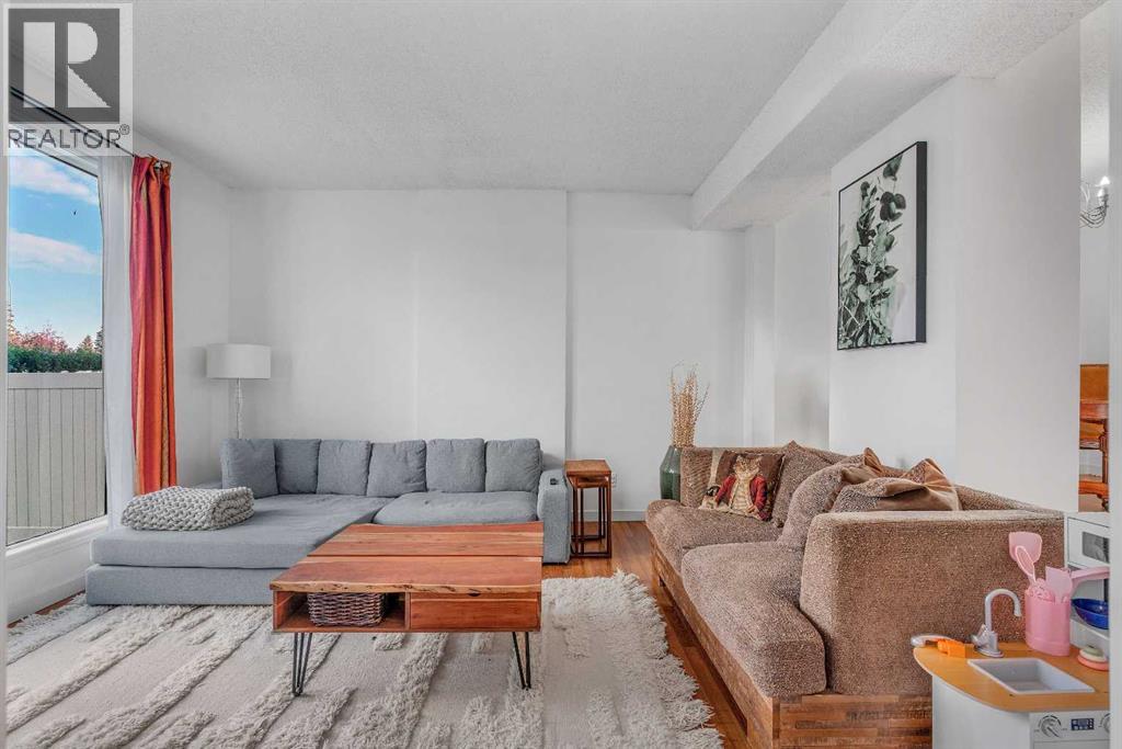 Single Family House for Sale in   Silvercreek Close NW Silver Springs Calgary 