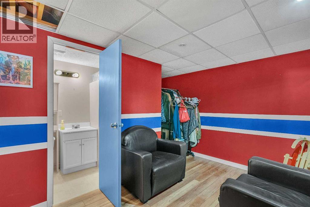 Single Family House for Sale in   Silvercreek Close NW Silver Springs Calgary 