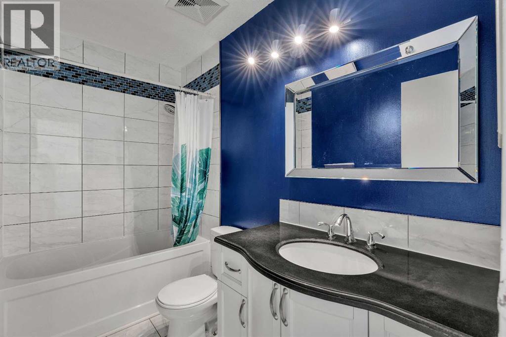 Single Family House for Sale in   Silvercreek Close NW Silver Springs Calgary 