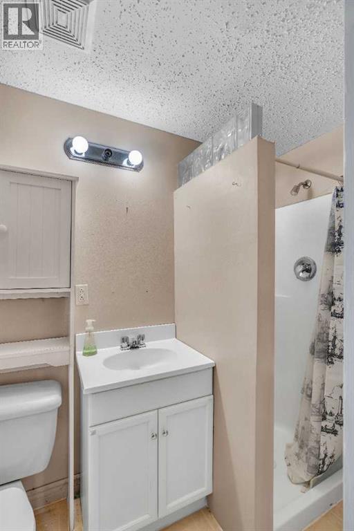 Single Family House for Sale in   Silvercreek Close NW Silver Springs Calgary 