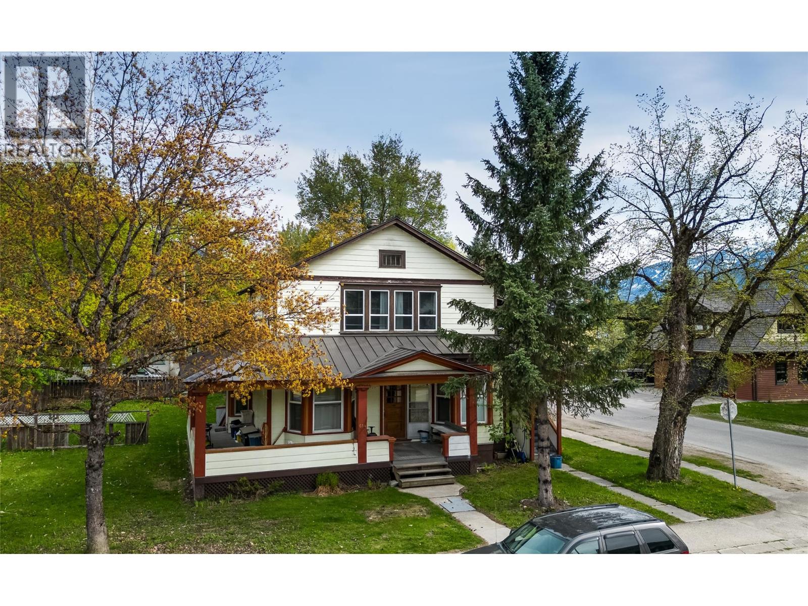 614 Mackenzie Avenue, Revelstoke