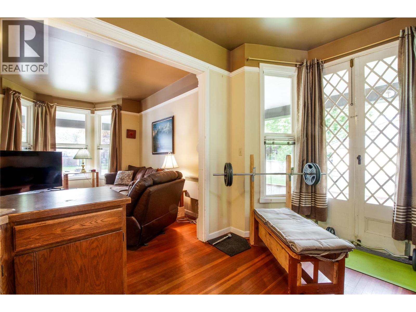 614 Mackenzie Avenue, Revelstoke
