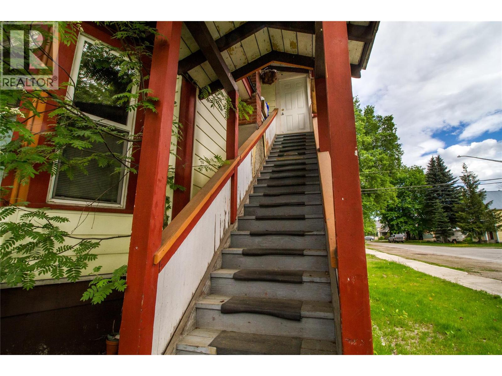 614 Mackenzie Avenue, Revelstoke