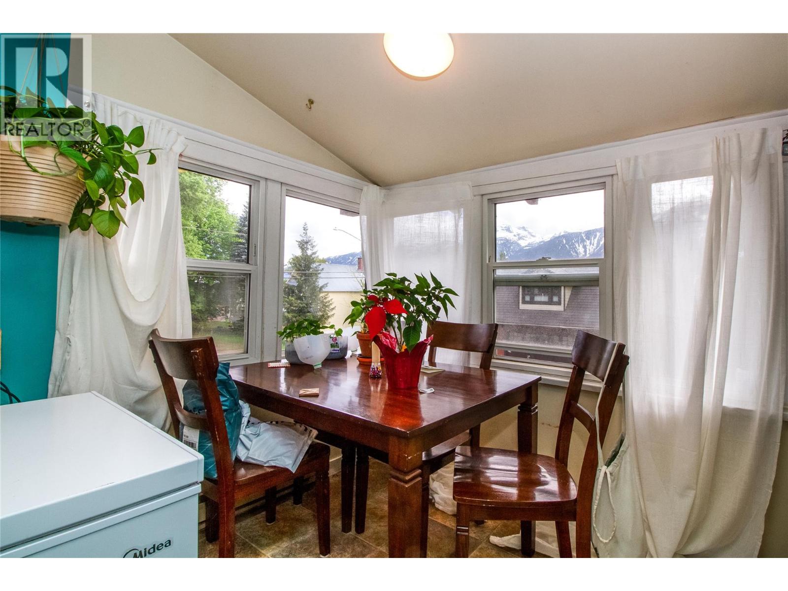 614 Mackenzie Avenue, Revelstoke