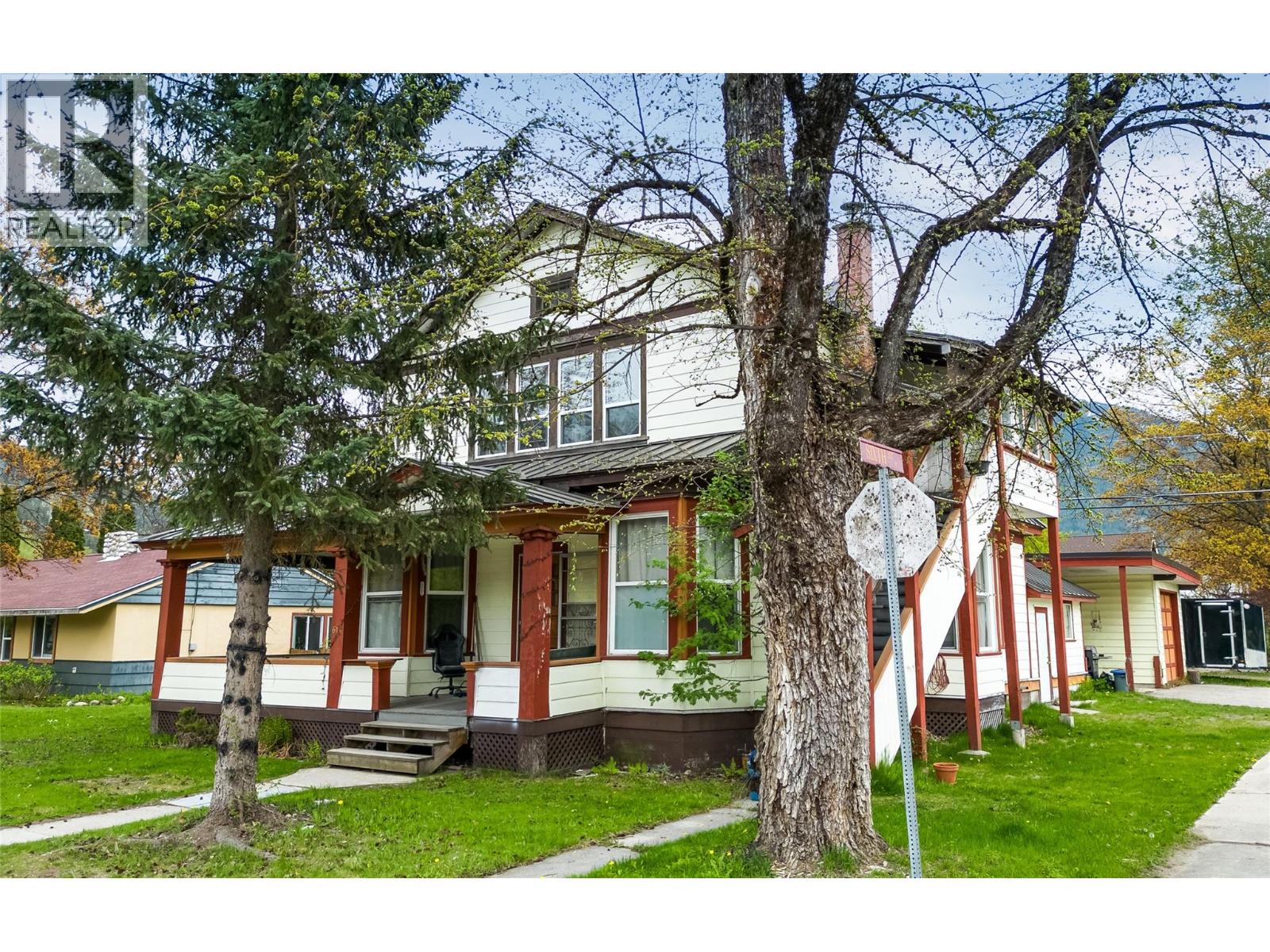 614 Mackenzie Avenue, Revelstoke