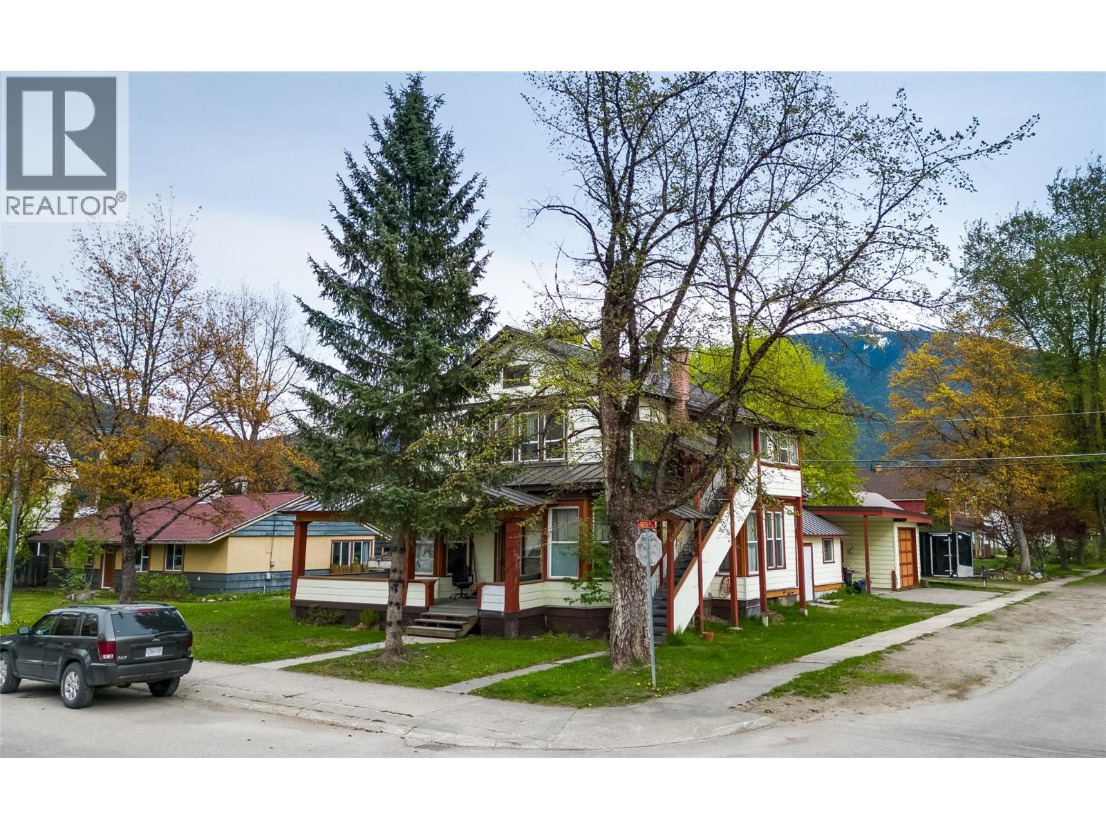 614 Mackenzie Avenue, Revelstoke