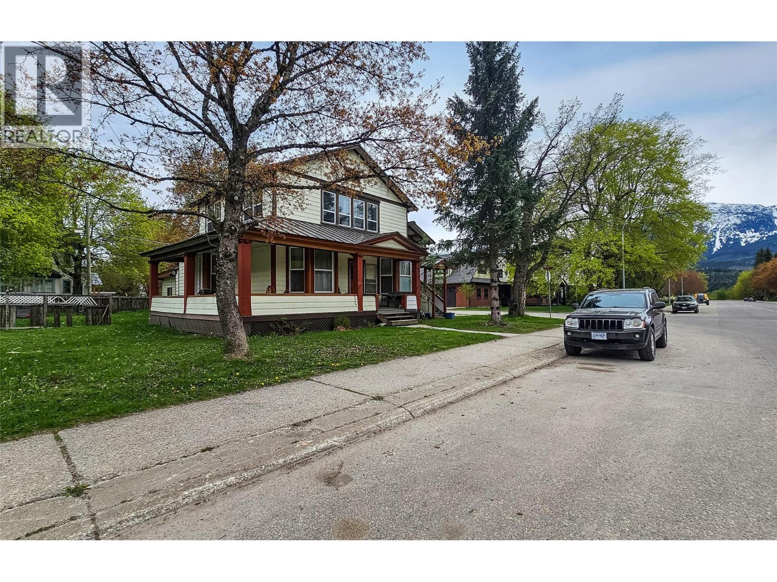 614 Mackenzie Avenue, Revelstoke