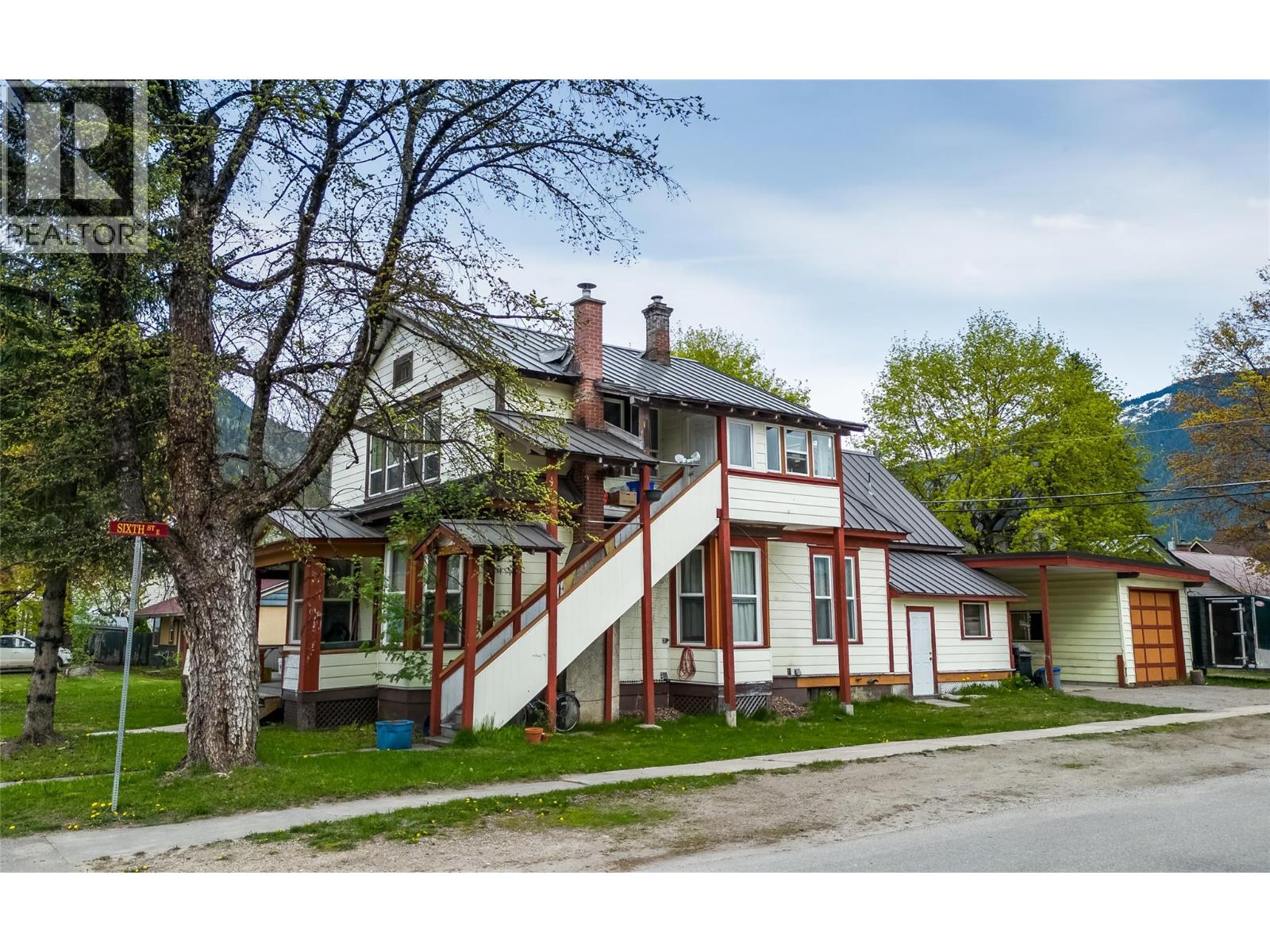 614 Mackenzie Avenue, Revelstoke