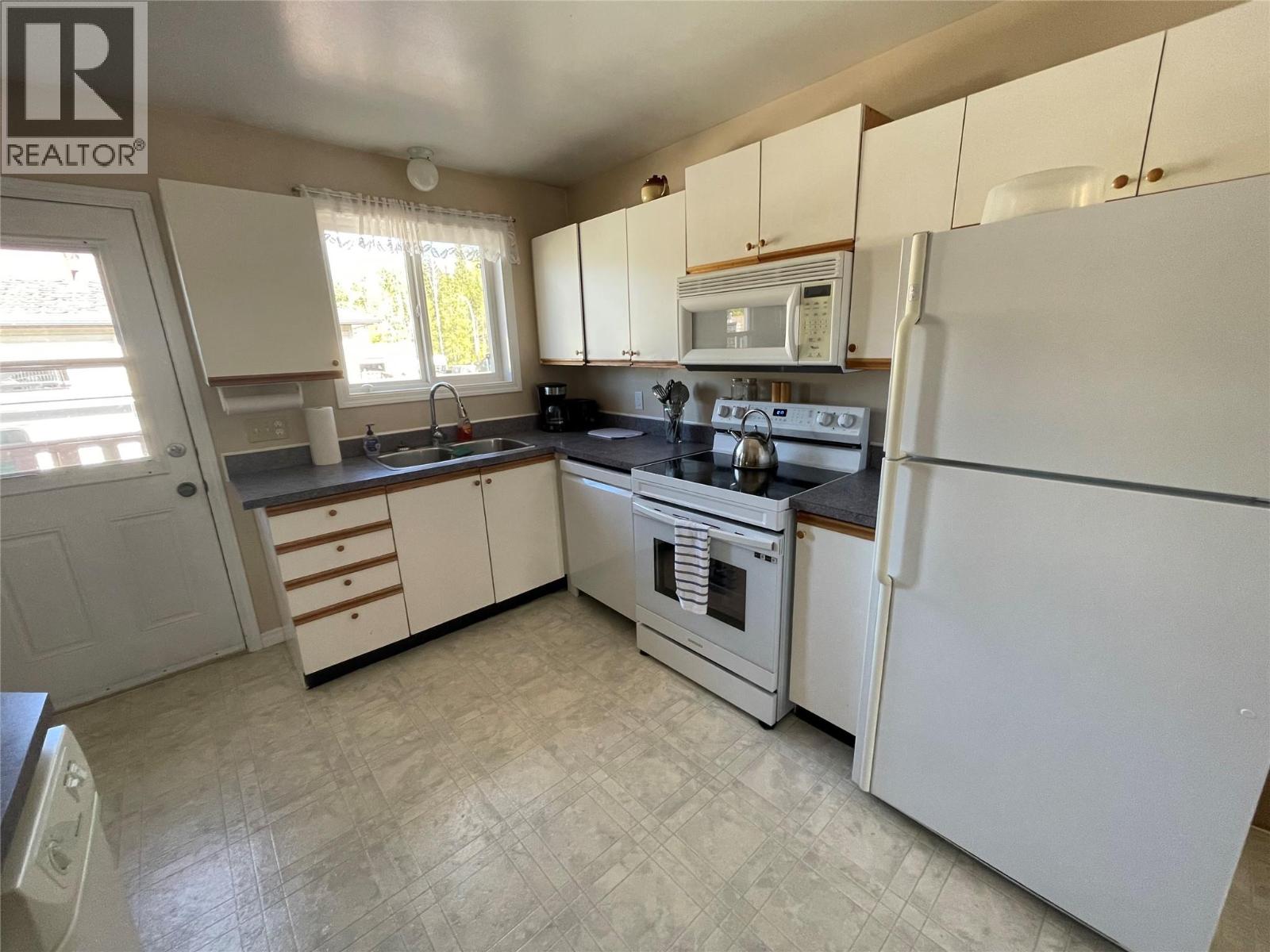 128 Quality Crescent, Tumbler Ridge